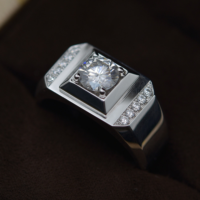 DEF VVS Super White Moissanite Jewelry , Brilliant Cutting 1 Carat Moissanite Ring